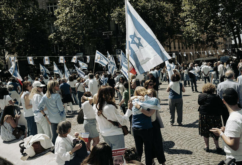 Rassemblement contre l’antisémitisme à Paris : «Si ça continue ainsi, dans vingt ans, est-ce que je serai encore là ?»