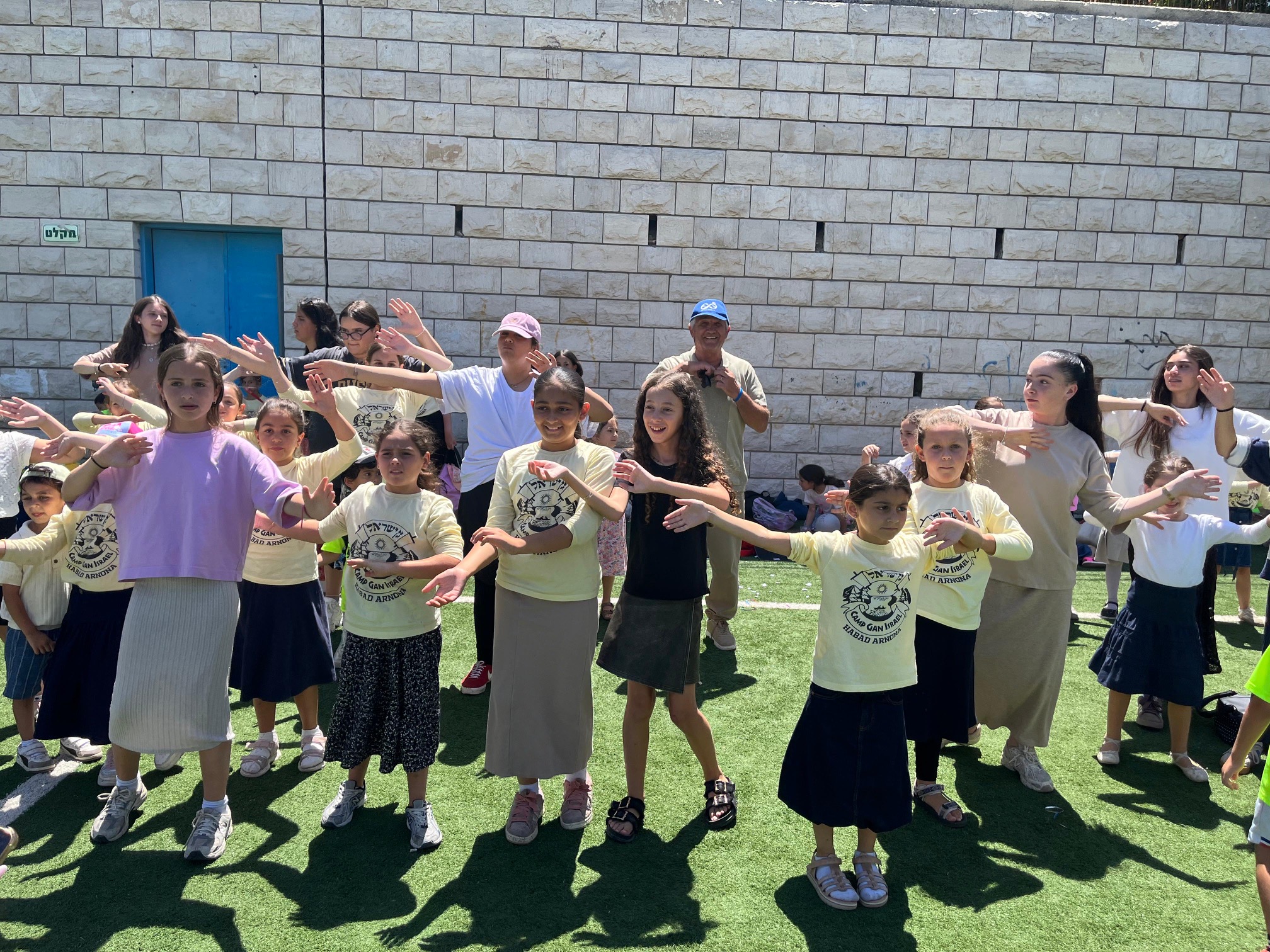 Enfants en pleine activité dans un centre aéré - Photo Netsah